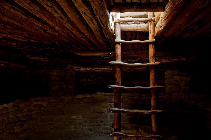 Mesa Verde Spruce House Kiva 1074.jpg